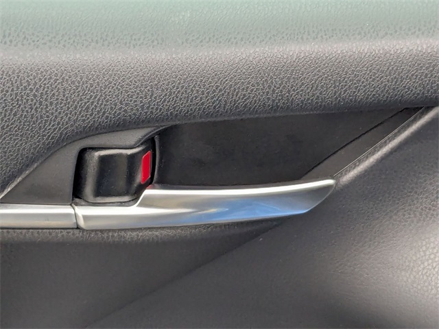 Vehicle image 13 of 40