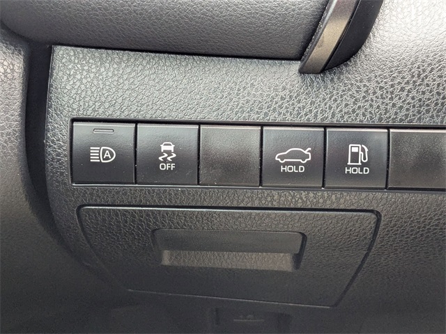 Vehicle image 18 of 40