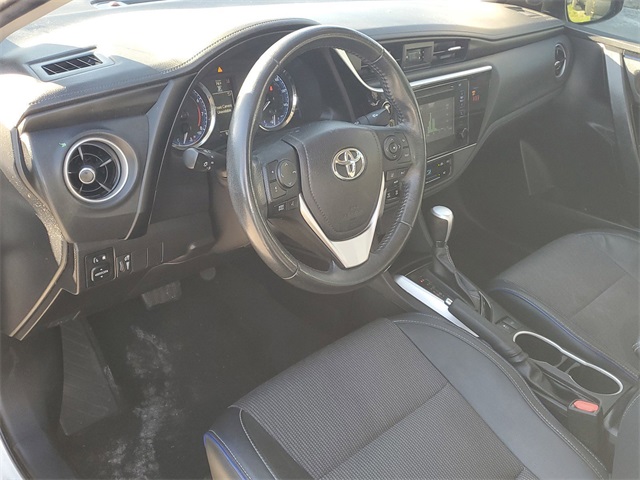 Vehicle image 21 of 30