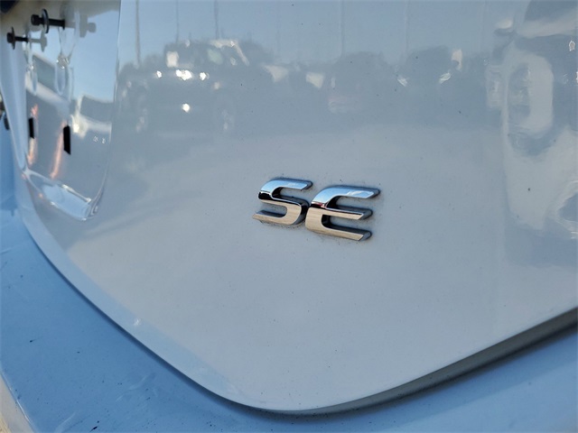 Vehicle image 8 of 30