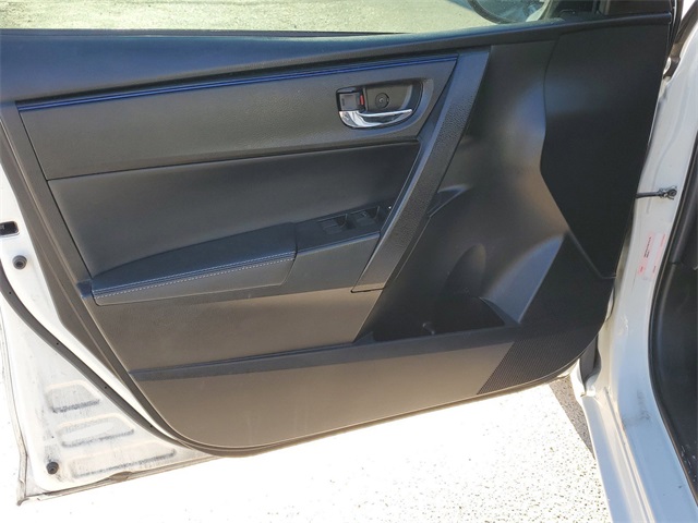 Vehicle image 18 of 30