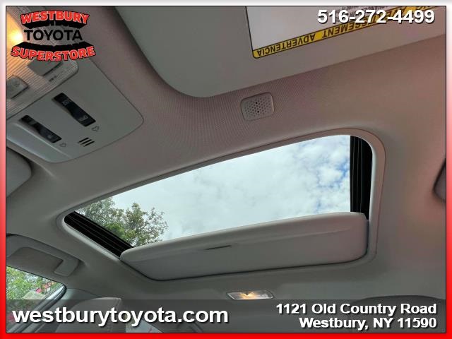 Vehicle image 33 of 34