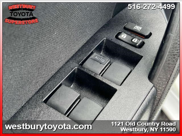 Vehicle image 21 of 34
