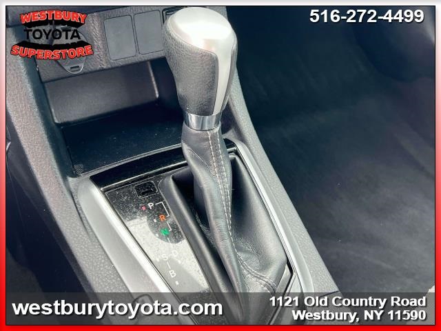 Vehicle image 30 of 34