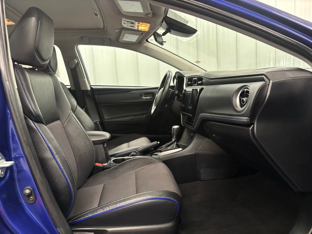 Vehicle image 10 of 18
