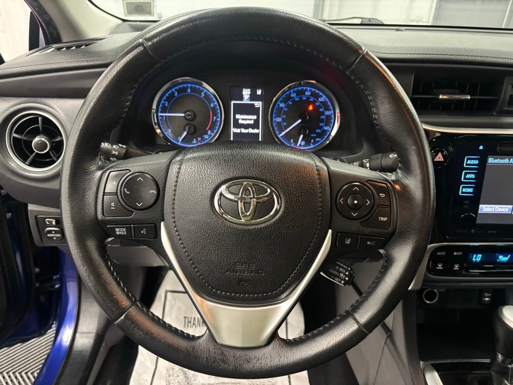 Vehicle image 11 of 18