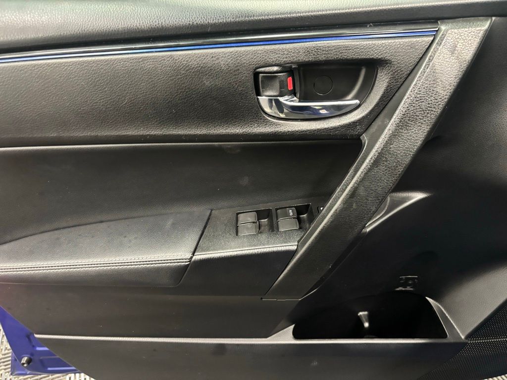 Vehicle image 14 of 18