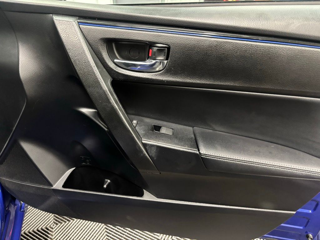 Vehicle image 15 of 18