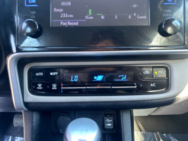 Vehicle image 16 of 18