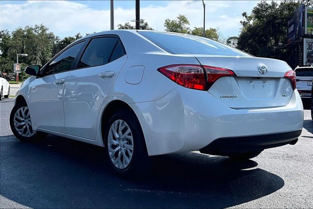 2019 Toyota Corolla LE Image 3 of 6