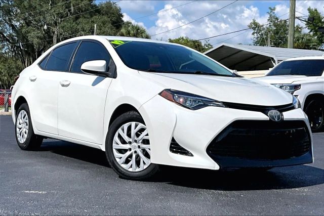 2019 Toyota Corolla LE Image 2 of 6