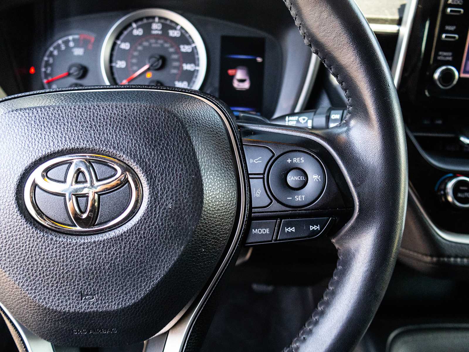 Vehicle image 33 of 38