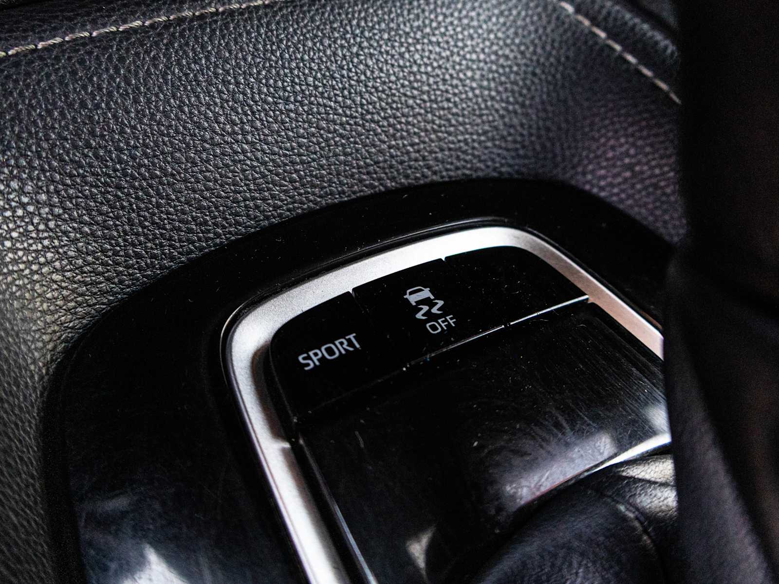 Vehicle image 27 of 38