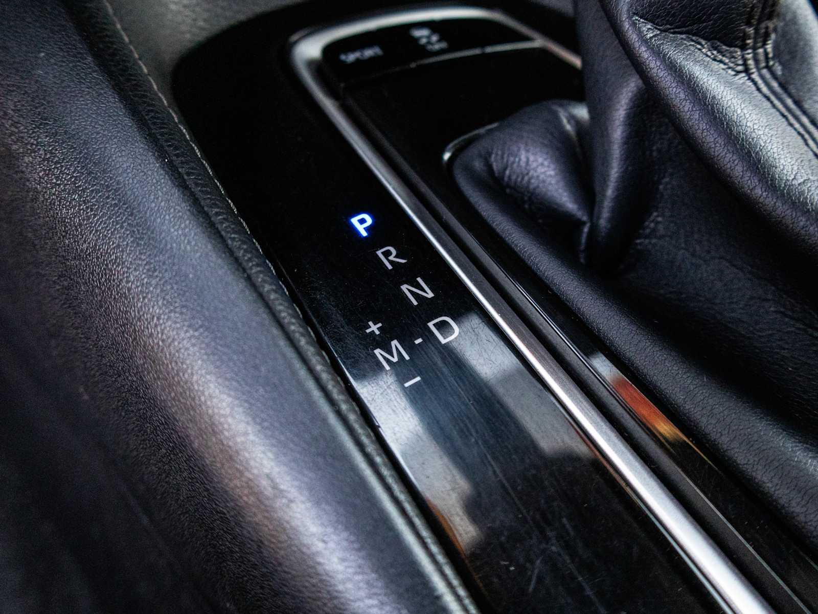 Vehicle image 28 of 38