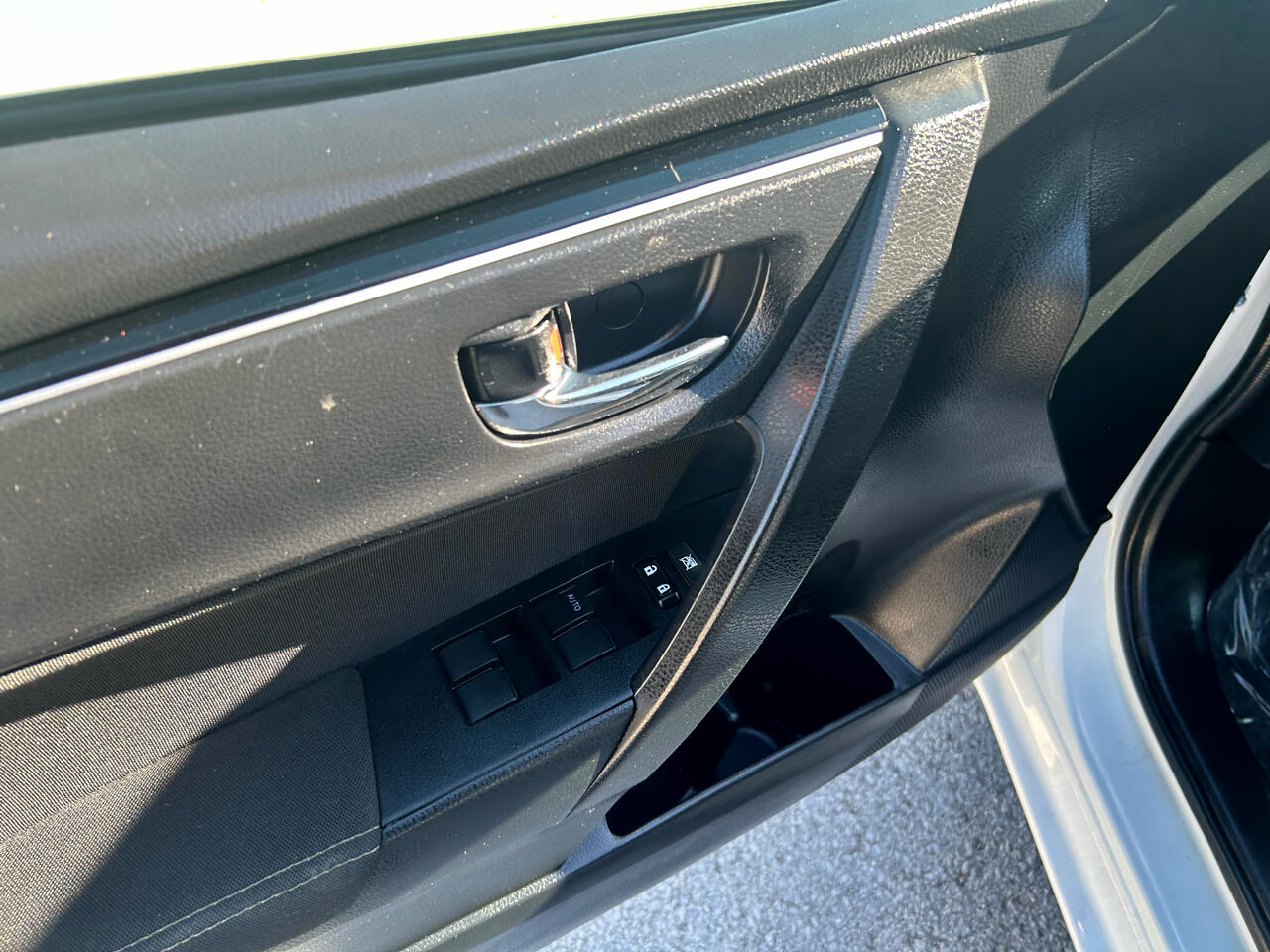 Vehicle image 10 of 14