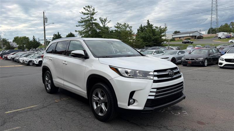 2019 Toyota Highlander Image 3 of 39