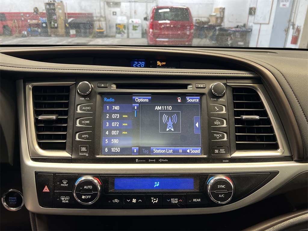 Vehicle image 13 of 32