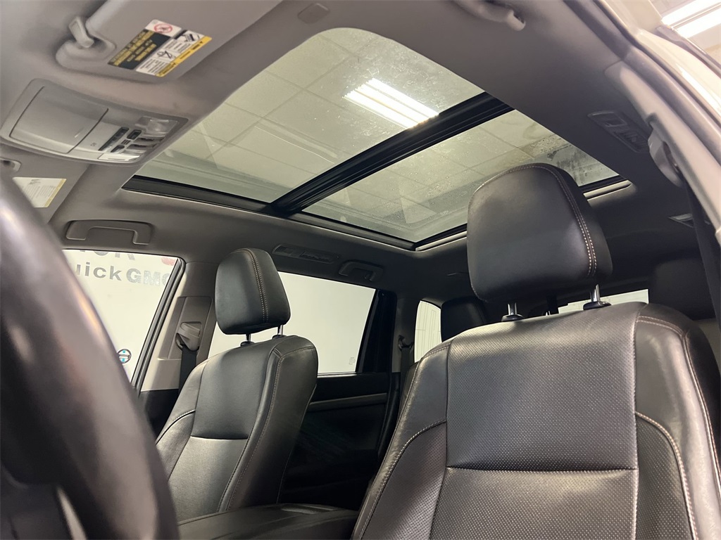 Vehicle image 17 of 32