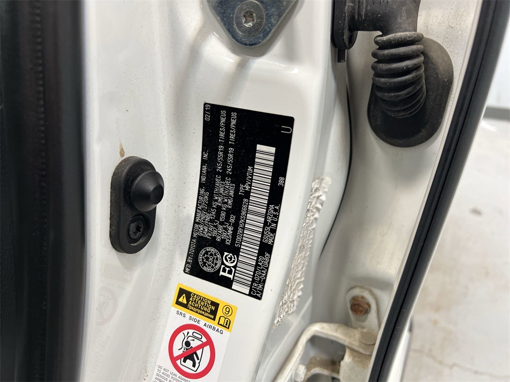 Vehicle image 31 of 32