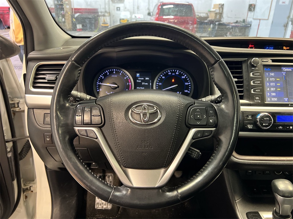 Vehicle image 11 of 32