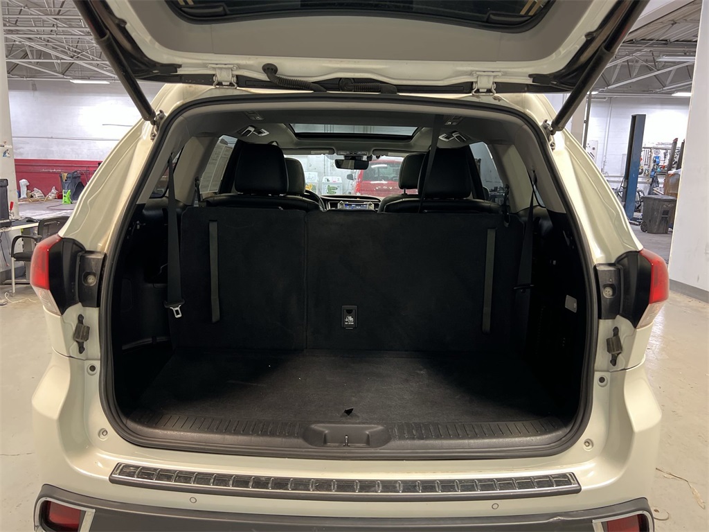 Vehicle image 24 of 32