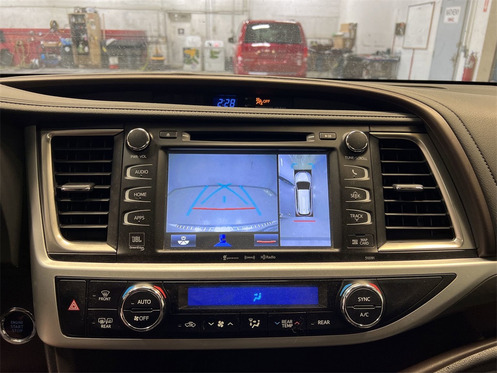 Vehicle image 14 of 32