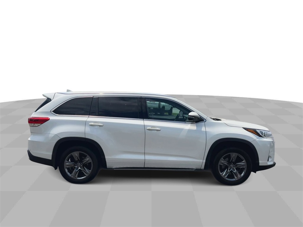 Vehicle image 5 of 32