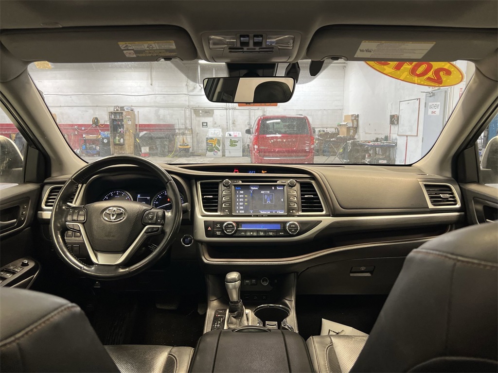 Vehicle image 19 of 32