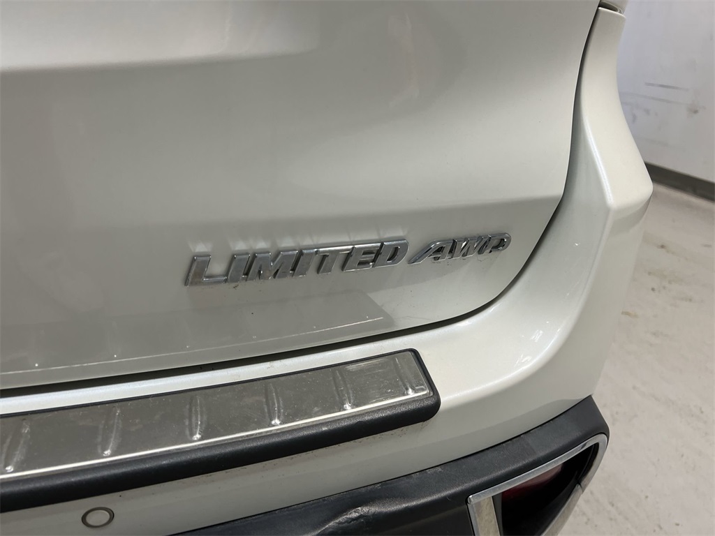 Vehicle image 29 of 32