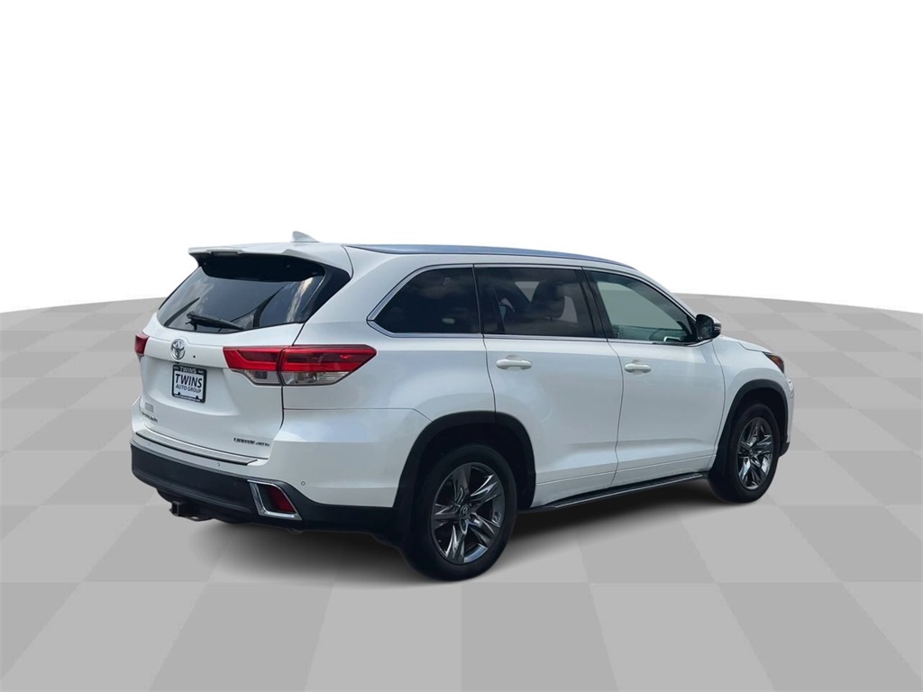 Vehicle image 6 of 32