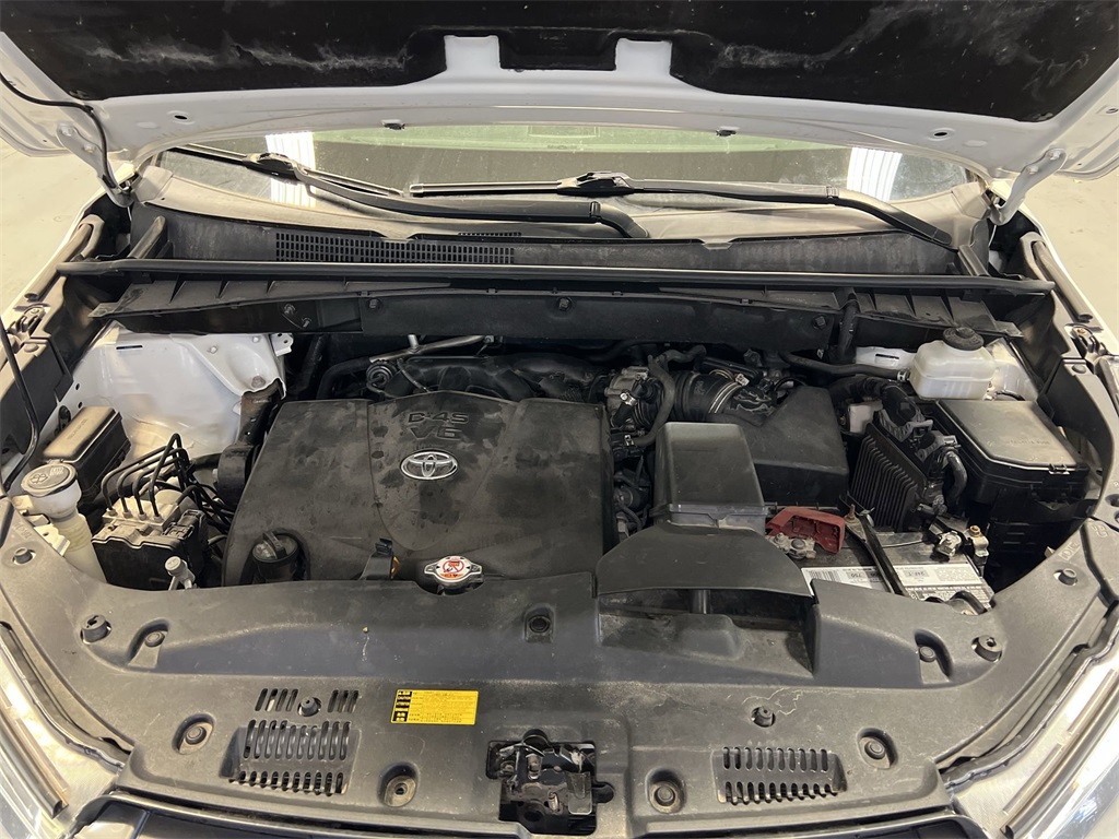 Vehicle image 27 of 32