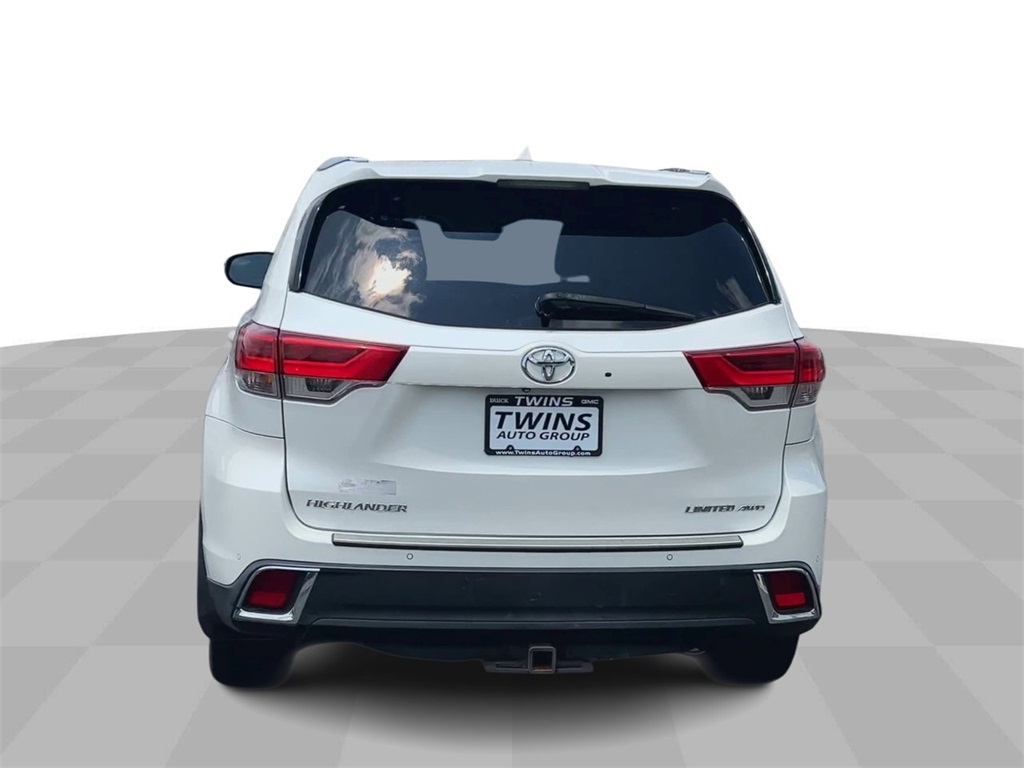 Vehicle image 7 of 32