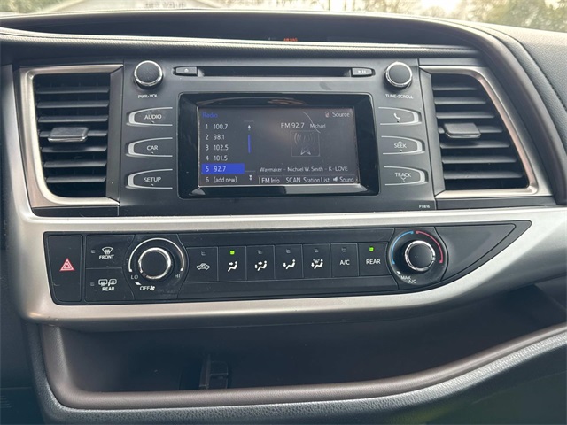 Vehicle image 17 of 20