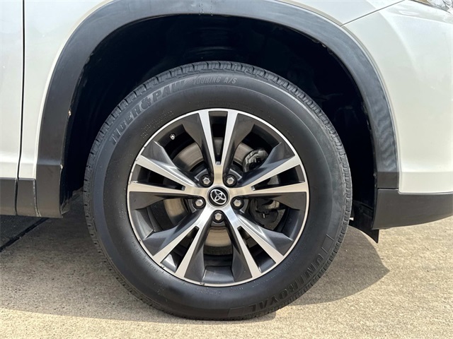 Vehicle image 5 of 20