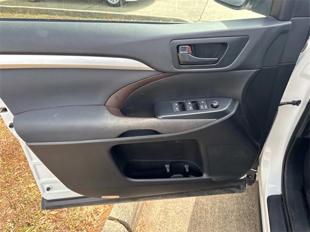 Vehicle image 11 of 20