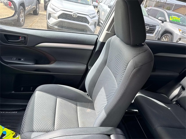 Vehicle image 8 of 20