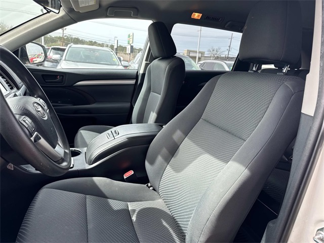 Vehicle image 9 of 20