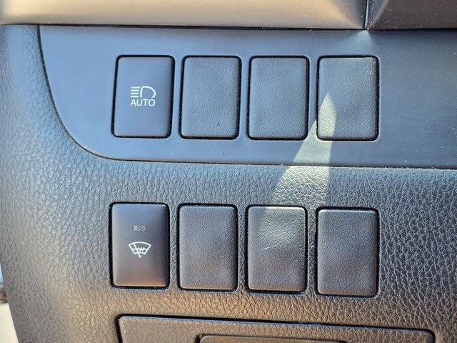 Vehicle image 34 of 40