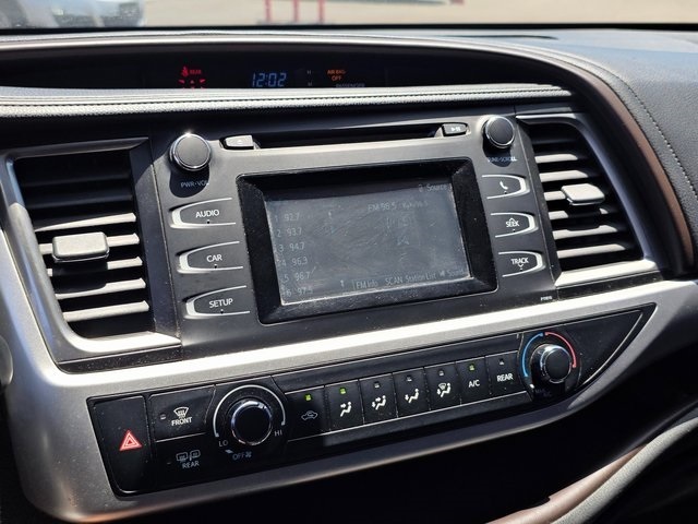 Vehicle image 28 of 40