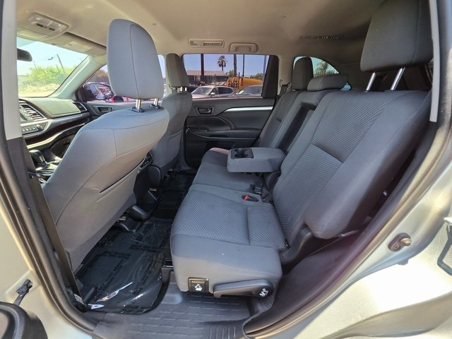 Vehicle image 16 of 40