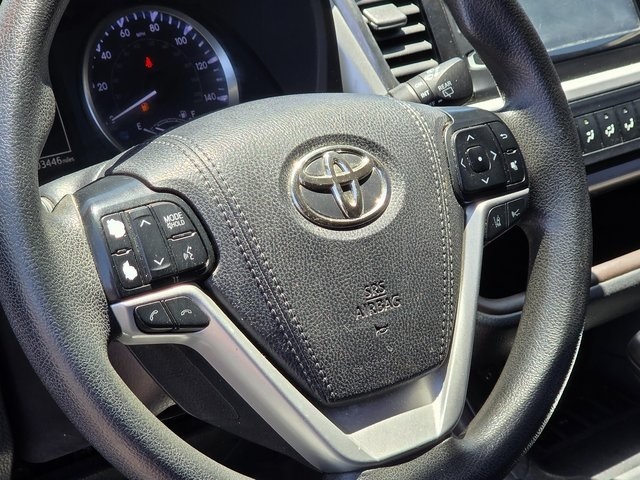Vehicle image 25 of 40