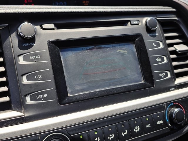 Vehicle image 27 of 40