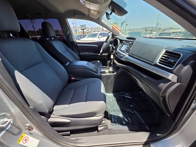 Vehicle image 15 of 40