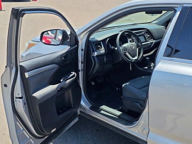 Vehicle image 21 of 40