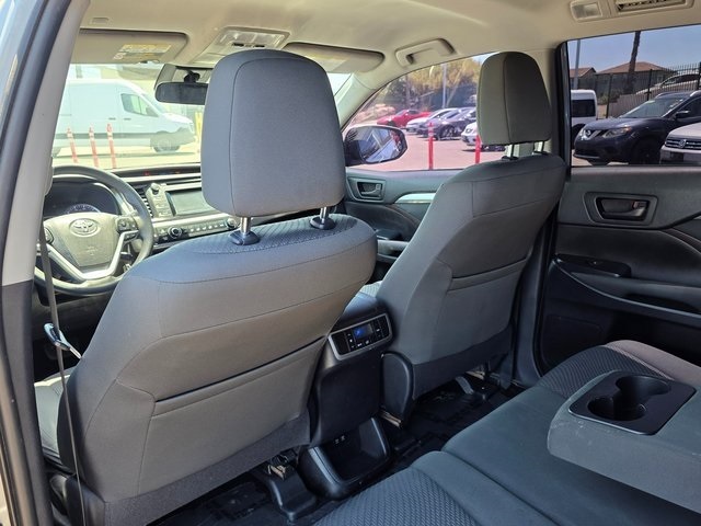 Vehicle image 18 of 40
