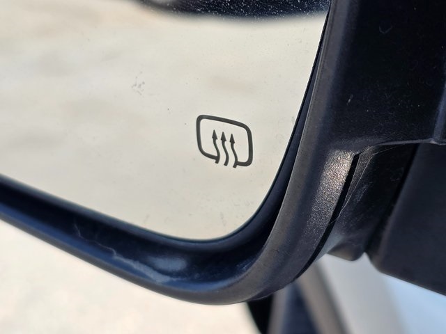 Vehicle image 33 of 40