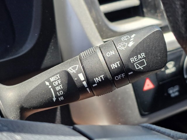 Vehicle image 37 of 40