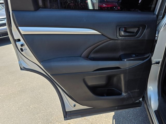 Vehicle image 31 of 40