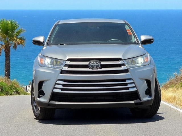 Vehicle image 2 of 40