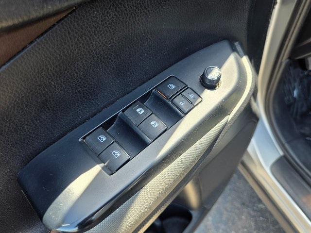 Vehicle image 36 of 40